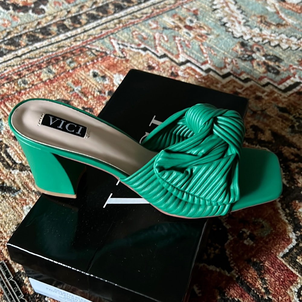 Vici Green Knotted Slide Sandals